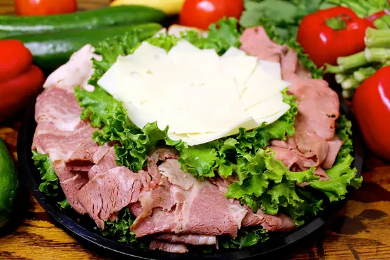 Roast beef platter with provolone